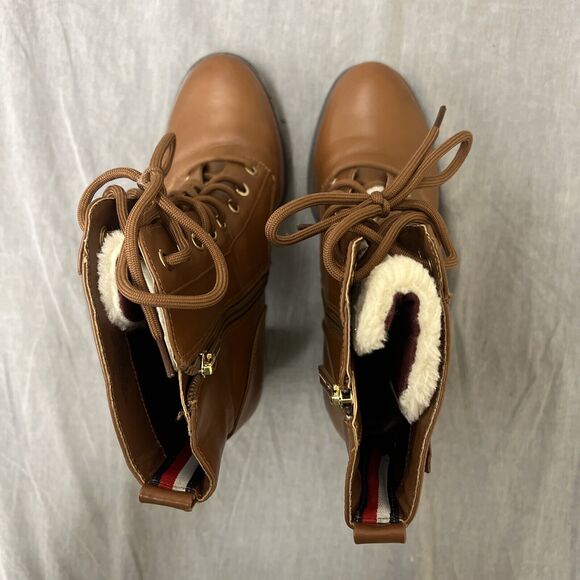 TOMMY HILFIGER Womens Camel .5" Platform Lug Sole Buckle Accent Round Toe Chrty - Picture 6 of 10